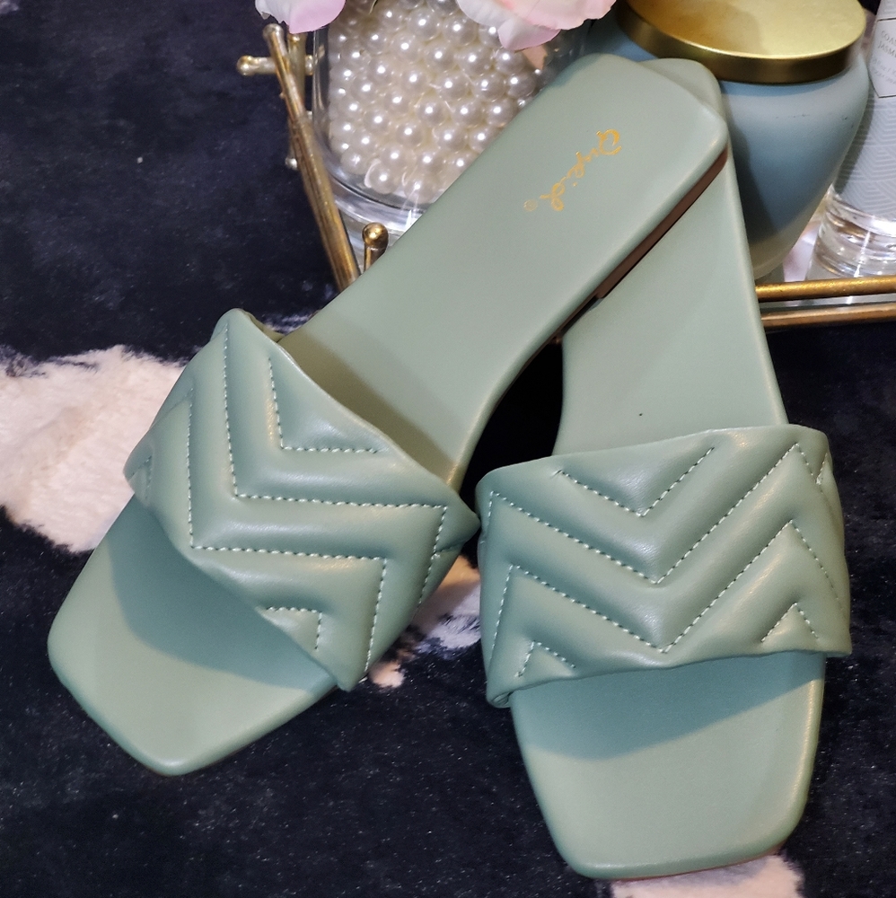 Wave Padded Flat Sandal - Picture 2 of 6